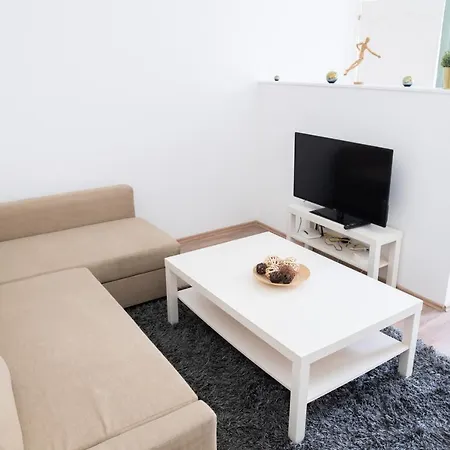 N28 Next To Andrassy. Apartment *